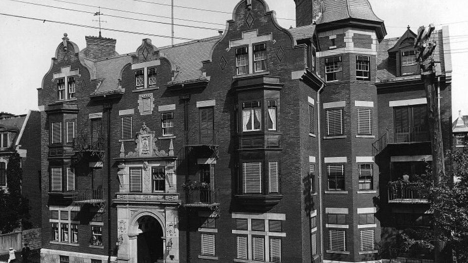 Immeuble de logements ancien de la rue Milton à Montréal